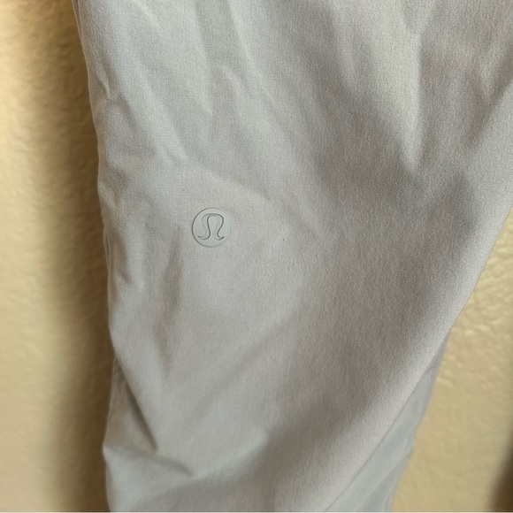 Lululemon Women’s Beyond the Studio High Rise Crop in Blue Linen, Size 2 - Picture 9 of 14